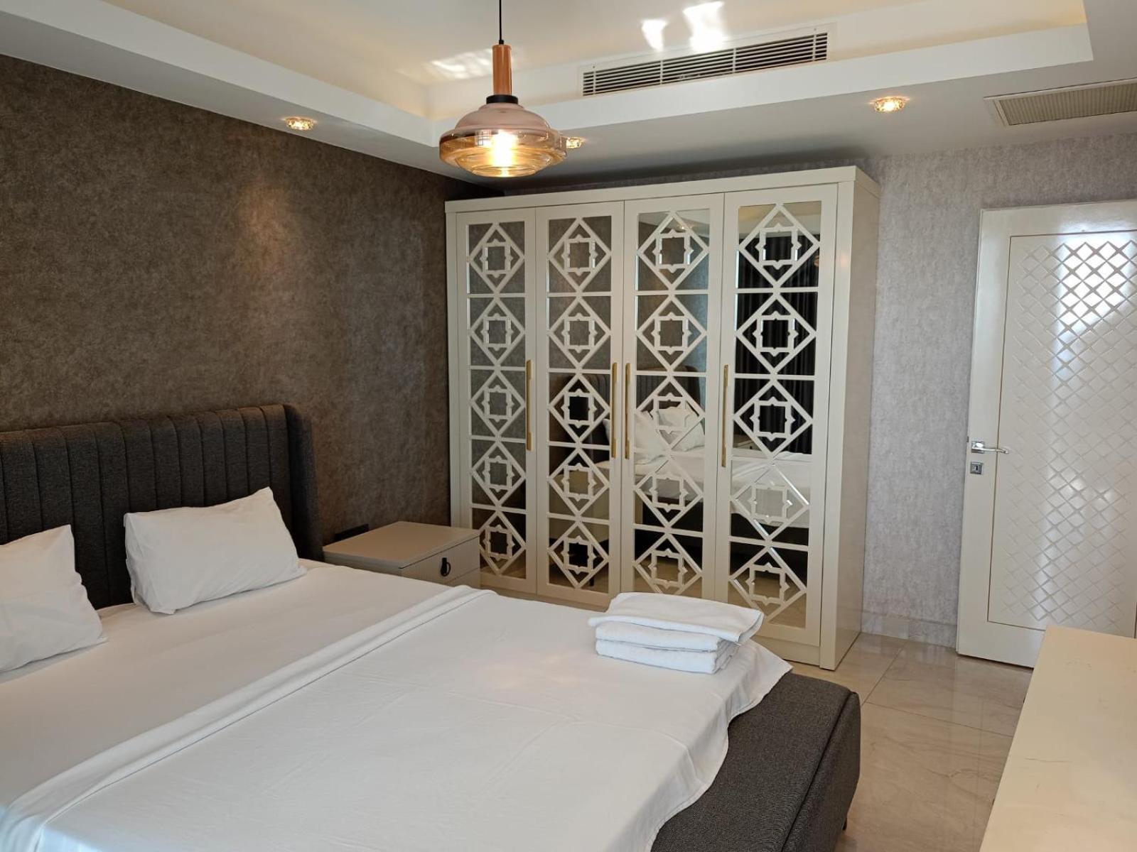 Elite Luxury &