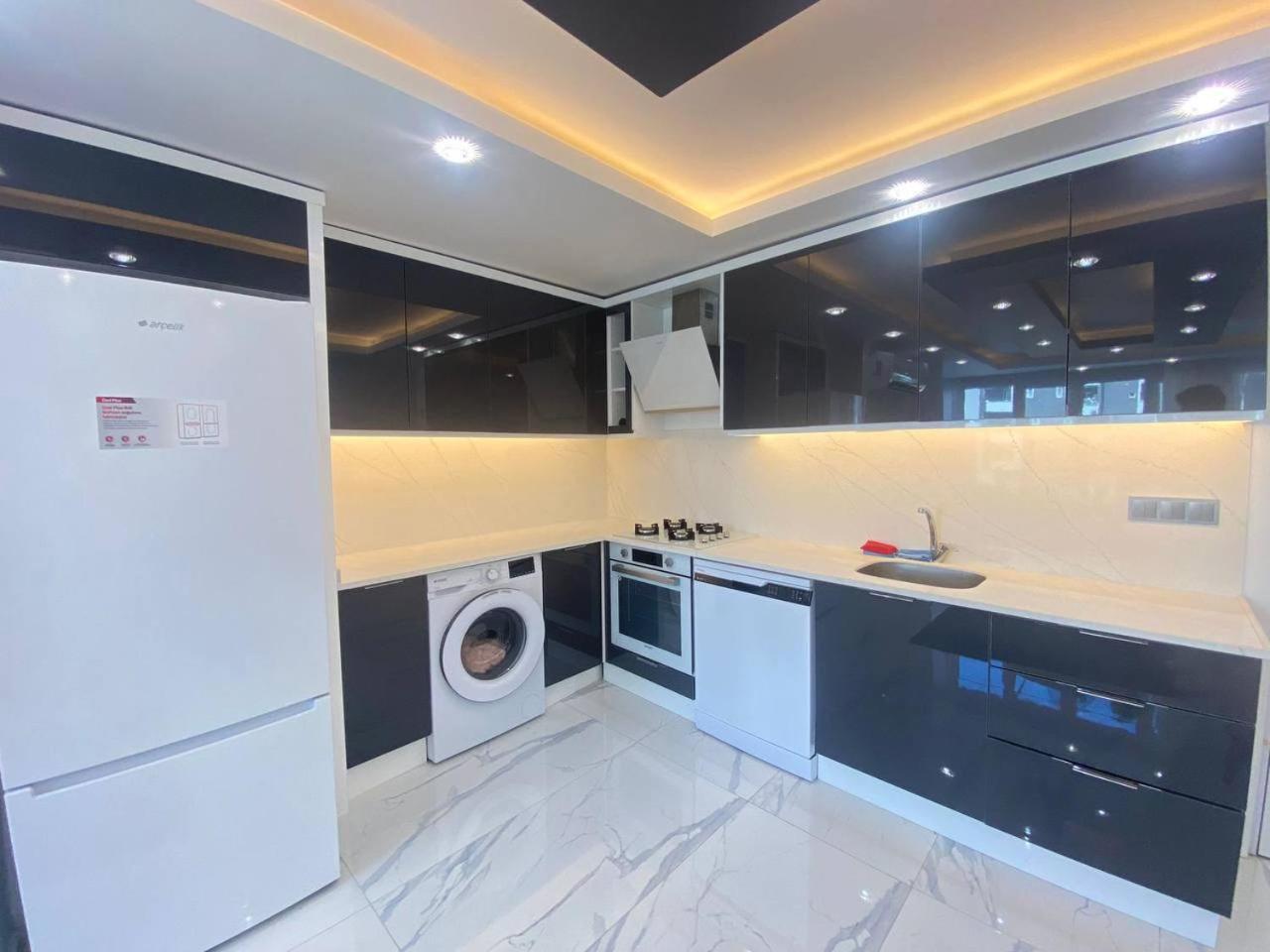 Sa Apartments! Sea View 2bd Flat Apartment *