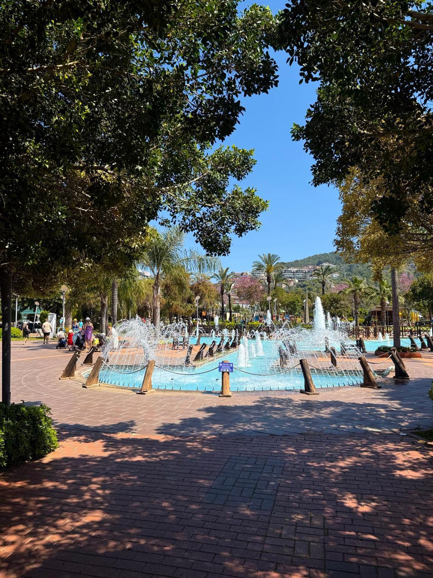 500m To The Cleopatra Apartment