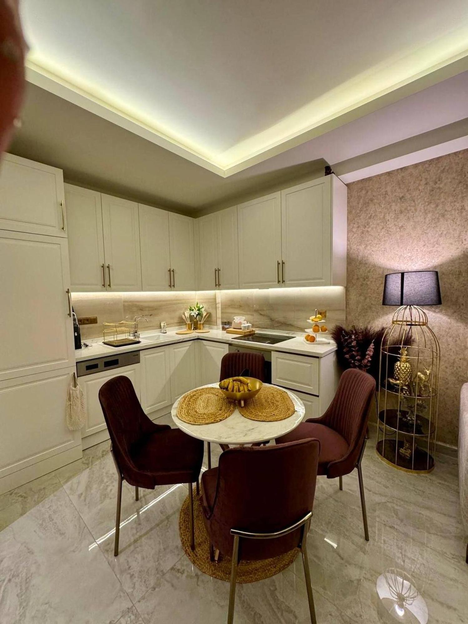 Stunning Luxury With Pool And Security