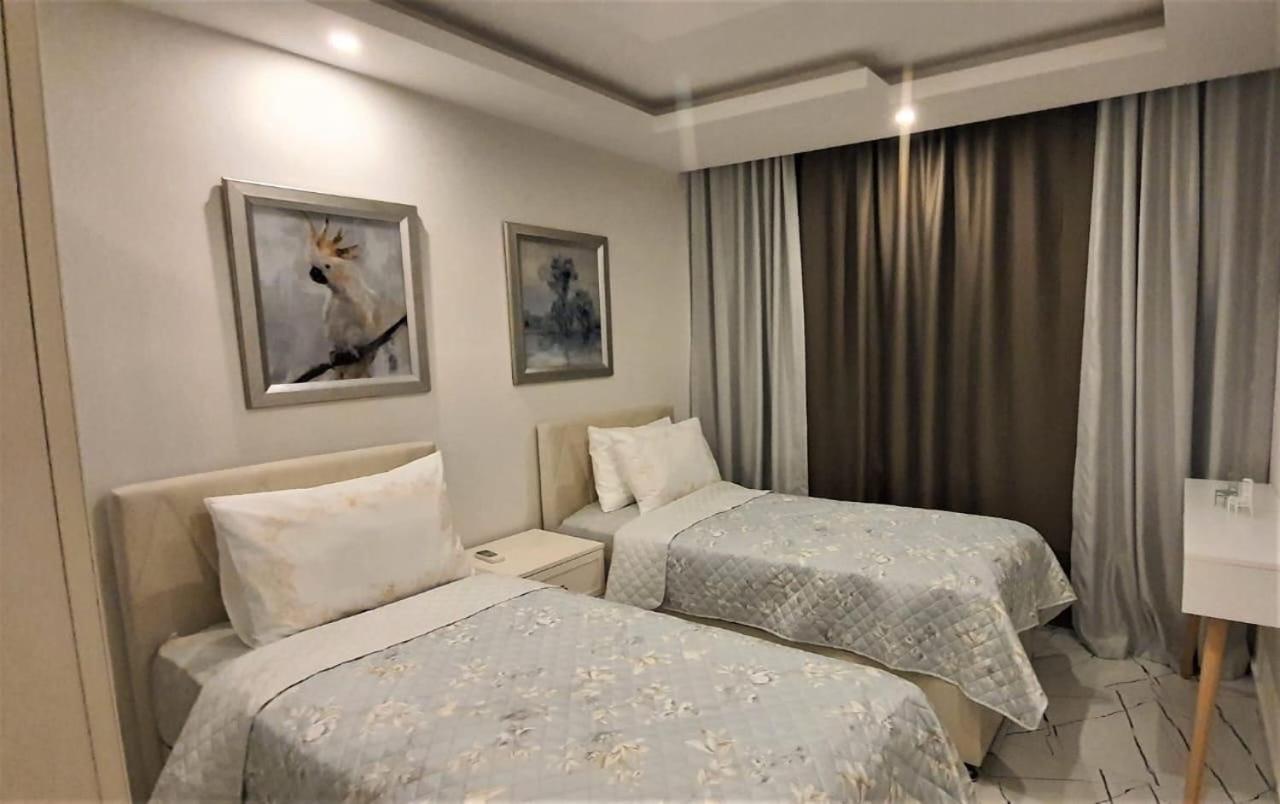 Sa Apartments! Sea View 2bd Flat Apartment *