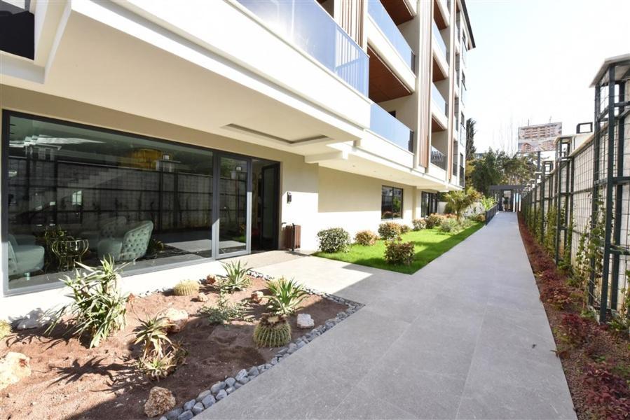 Apartment 33