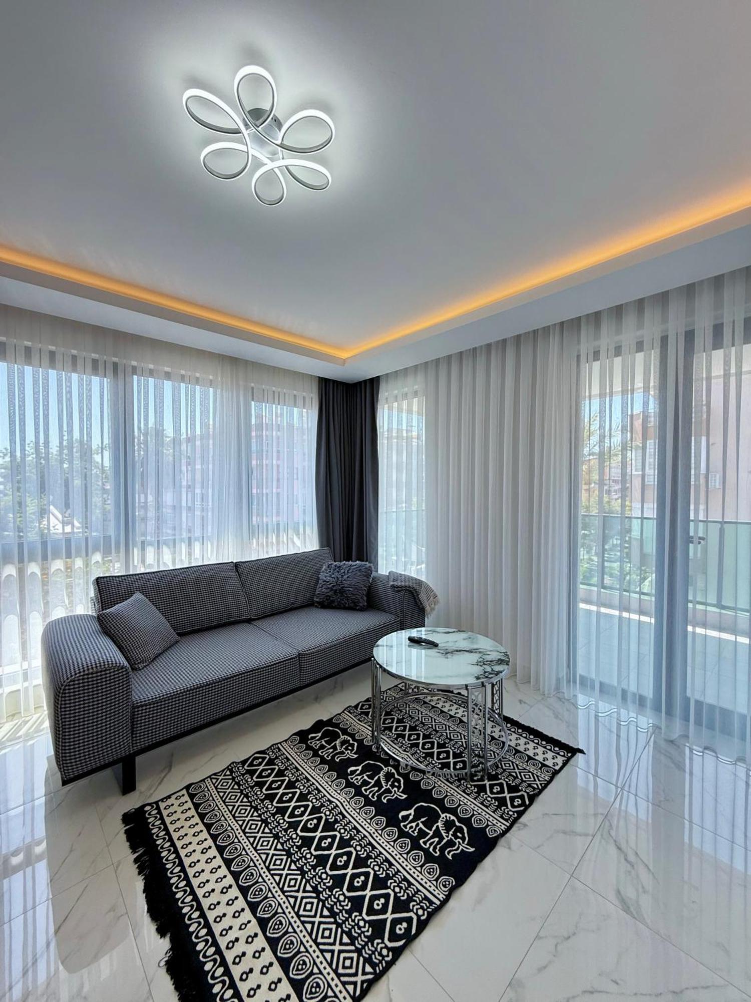 Sa Apartments! 150m To The Cleopatra *