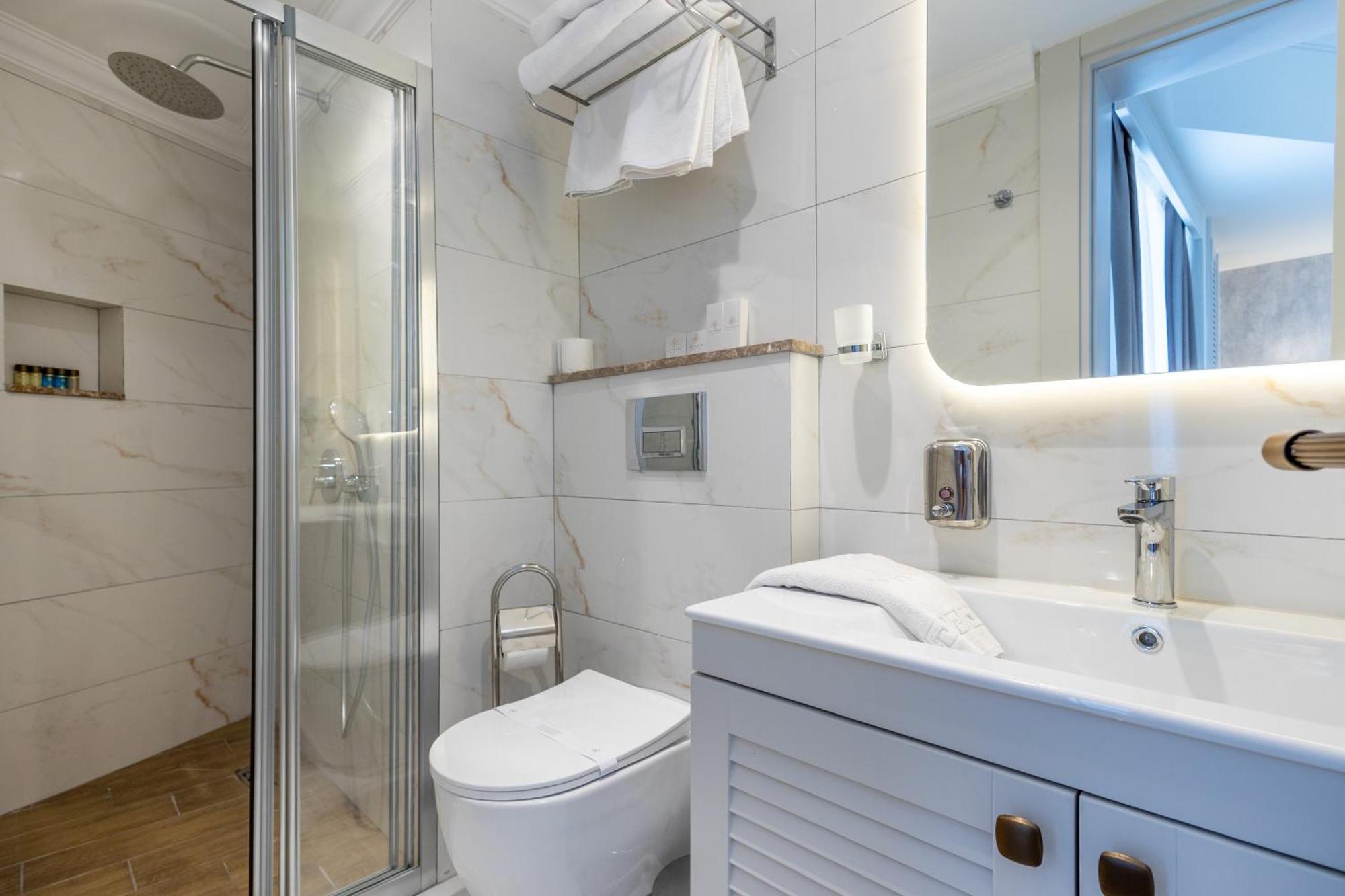 Demanor Adult Only Hotel