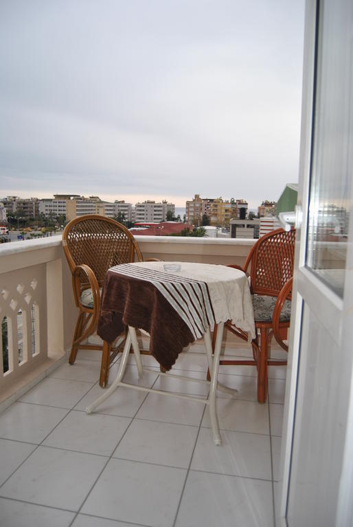 Aparthotel Life 3*