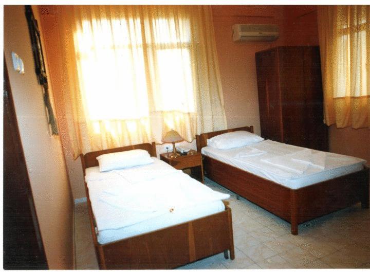 Hotel World 2*