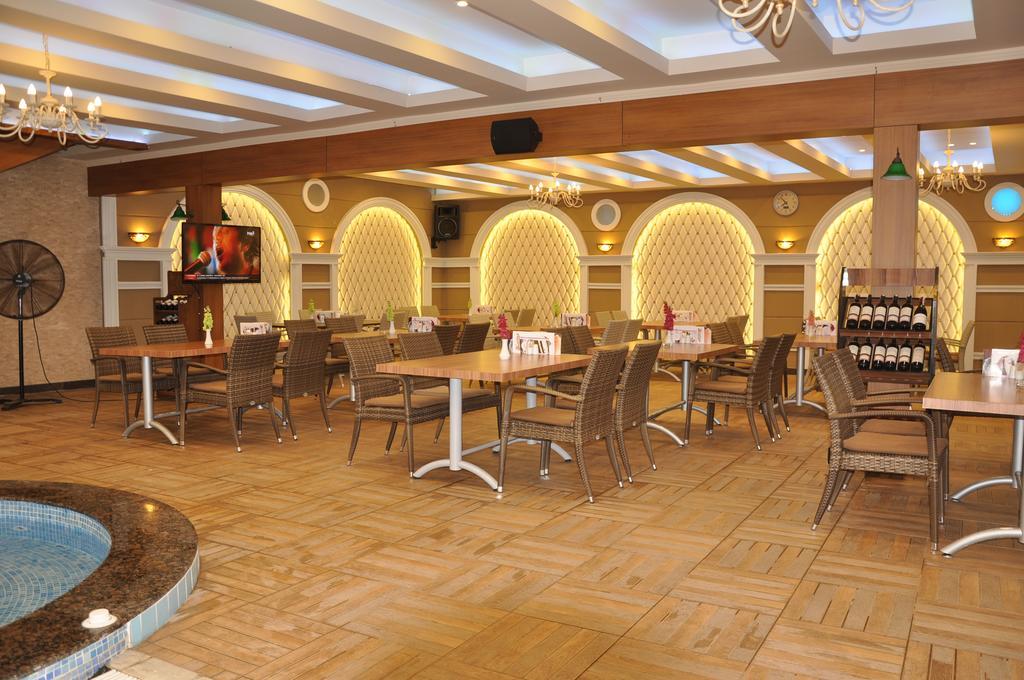 Aparthotel Lavinia & 3*