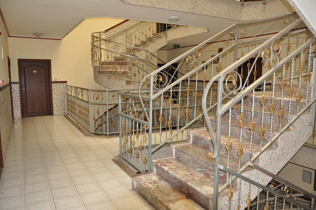 Aparthotel Lavinia & 3*