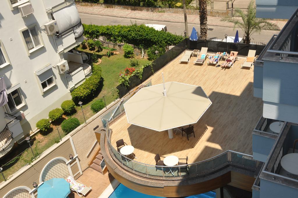 Aparthotel Lavinia & 3*