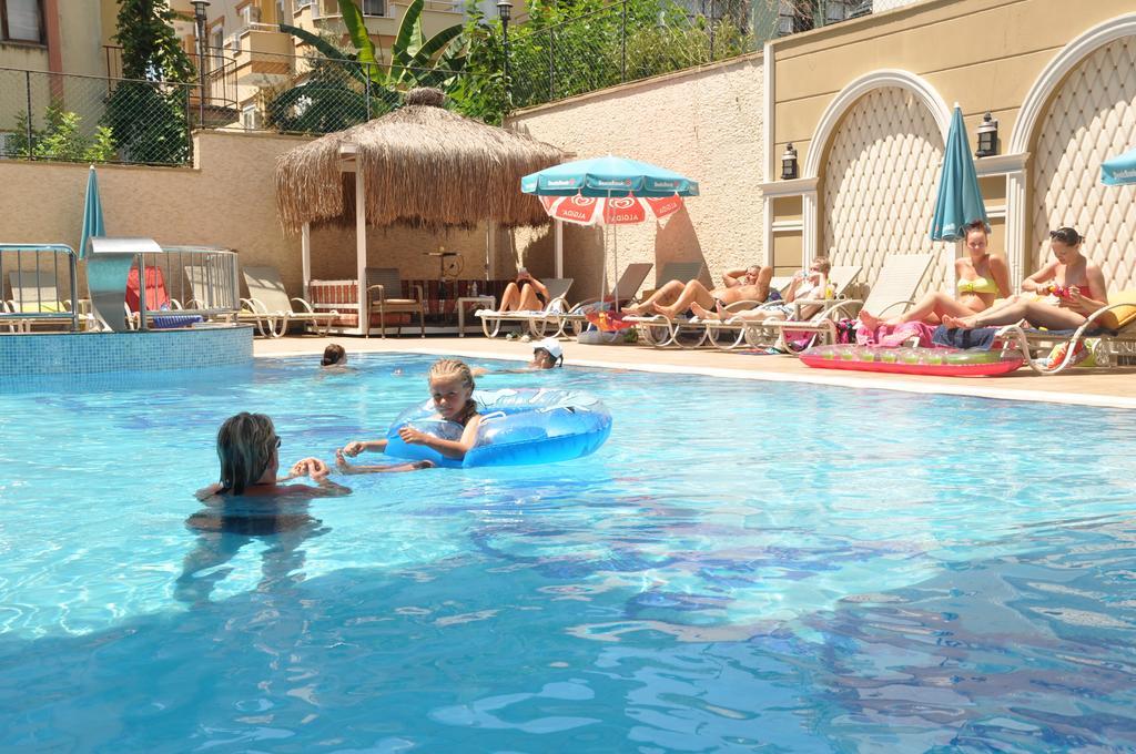 Aparthotel Lavinia &