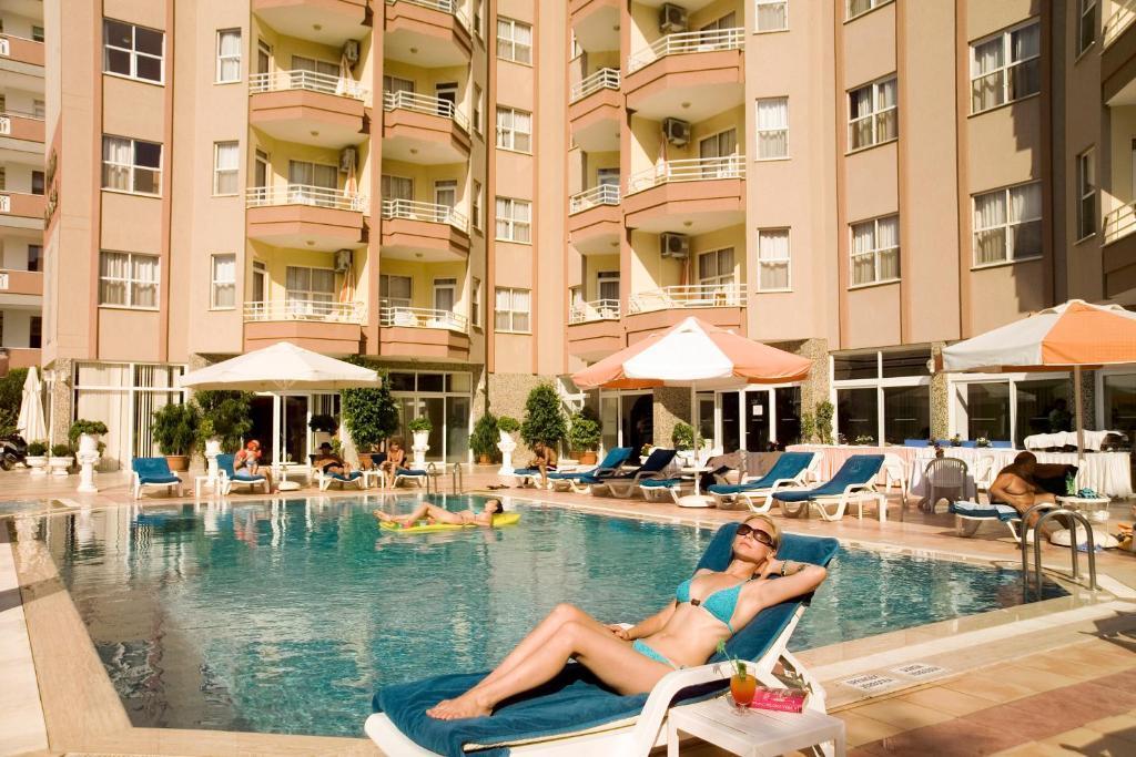 Dolphin Family Hotel 3* Alanya
