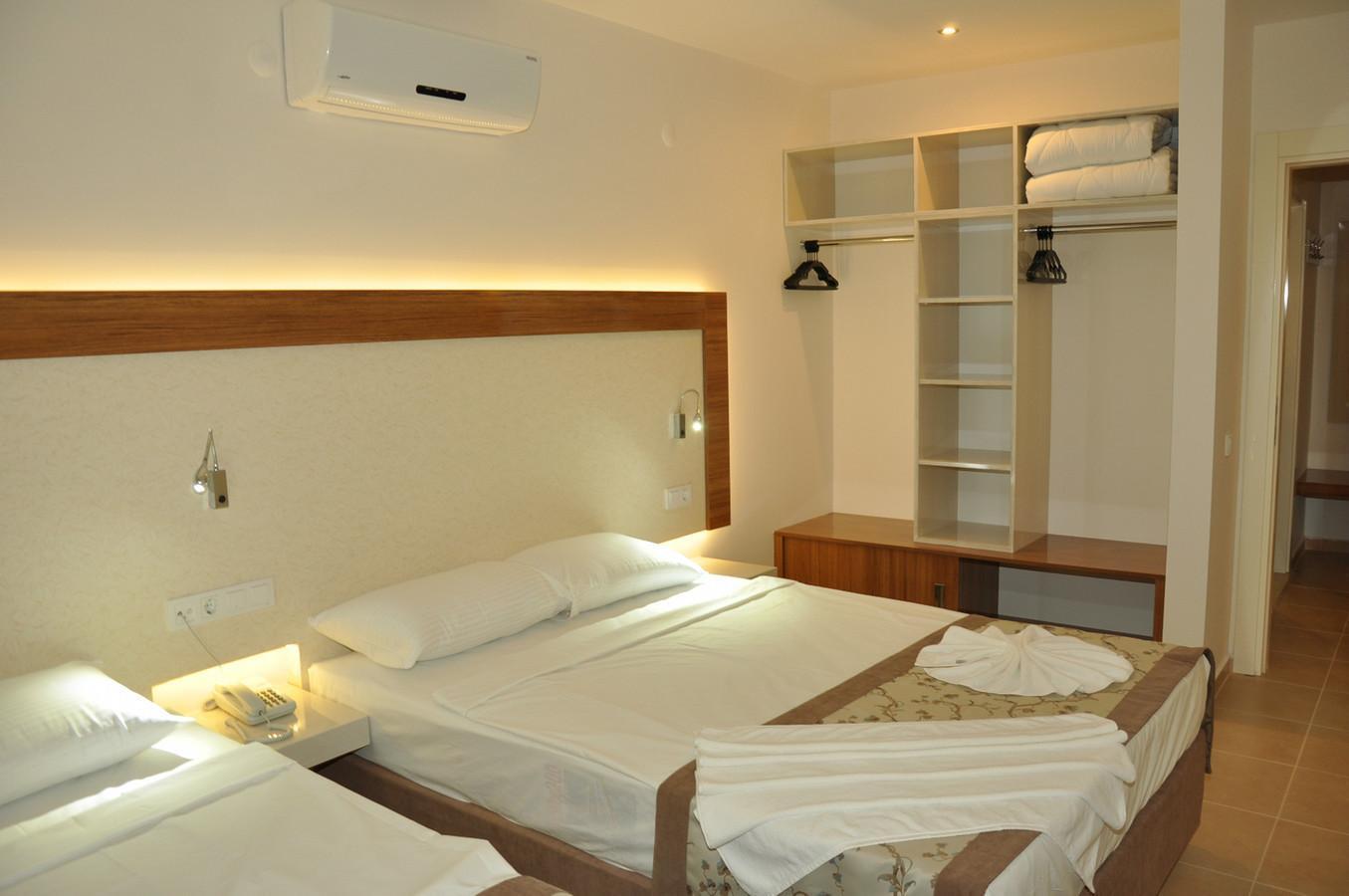 Almera Park 3*