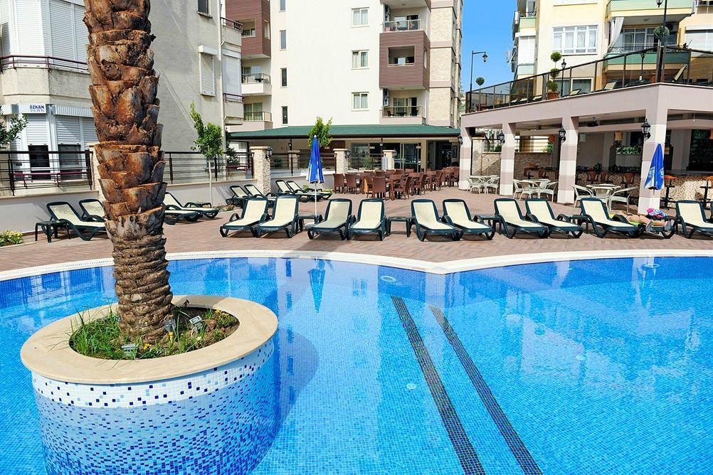 Almera Park 3*