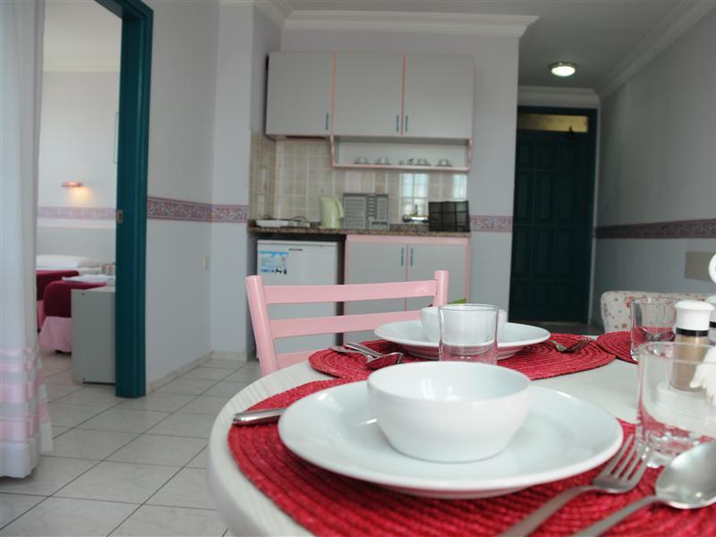 Aparthotel Lila 2*