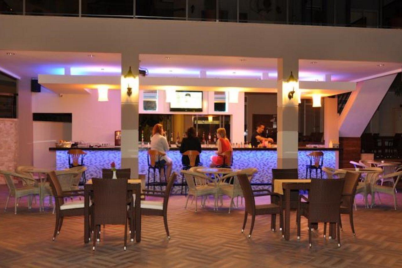 Aparthotel Almera Park 3*