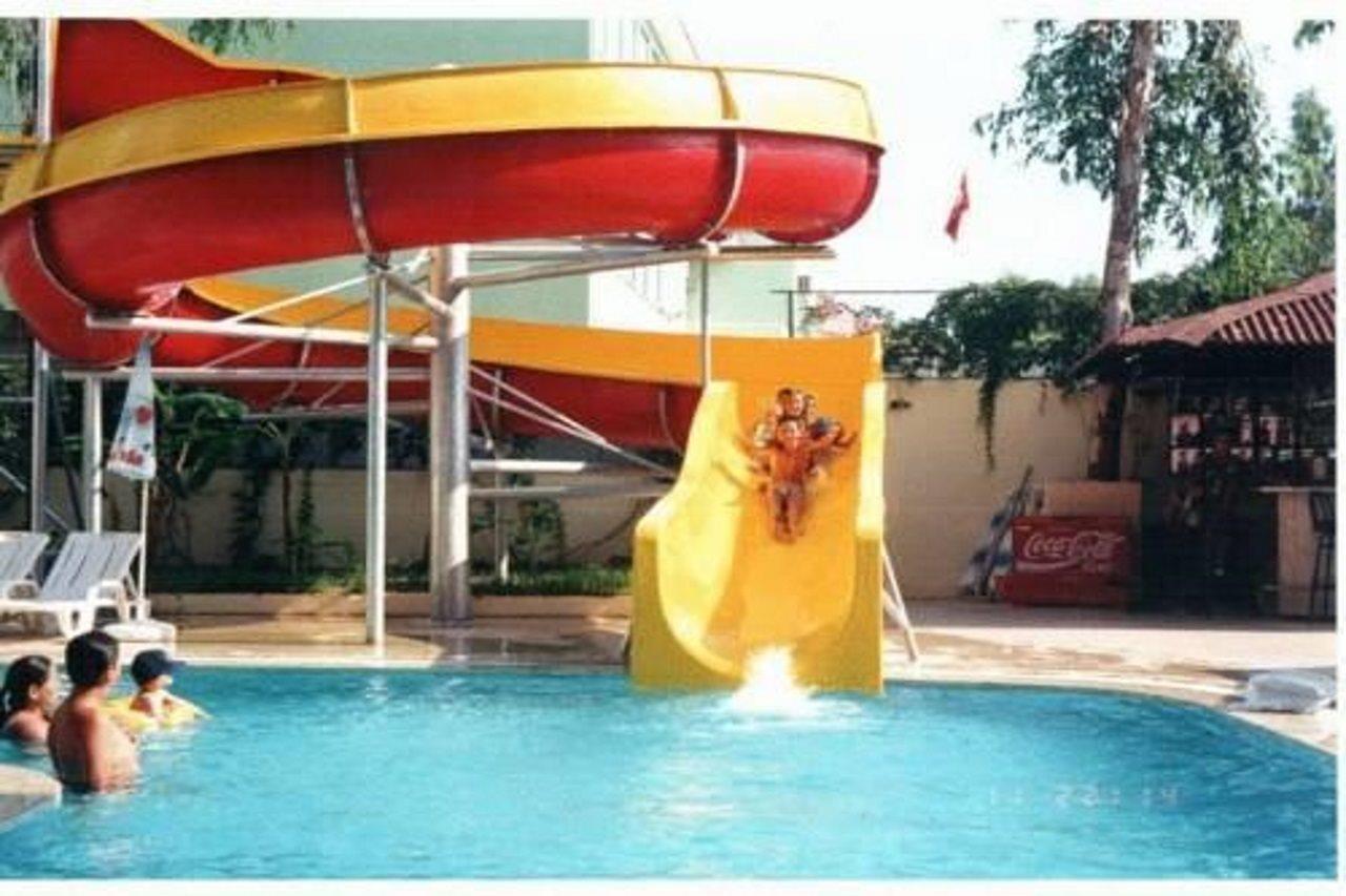 Hotel World 2*