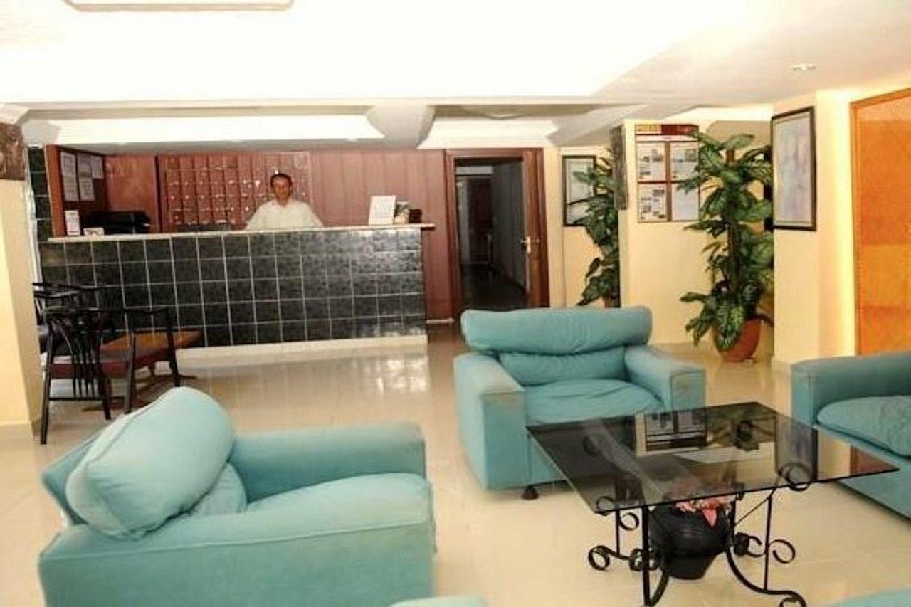Hotel World 2*