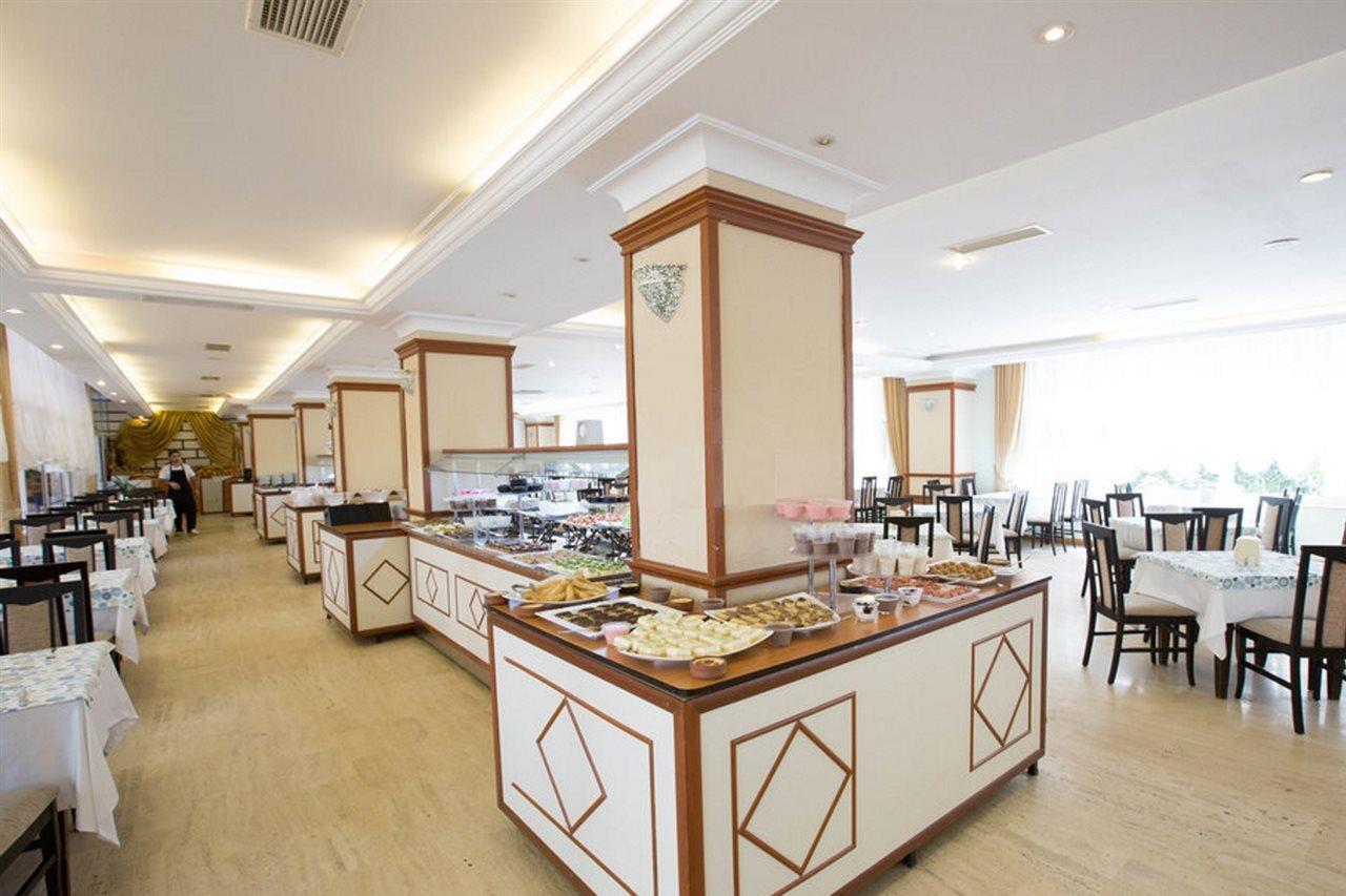 Hotel Holiday Park Resort 5*