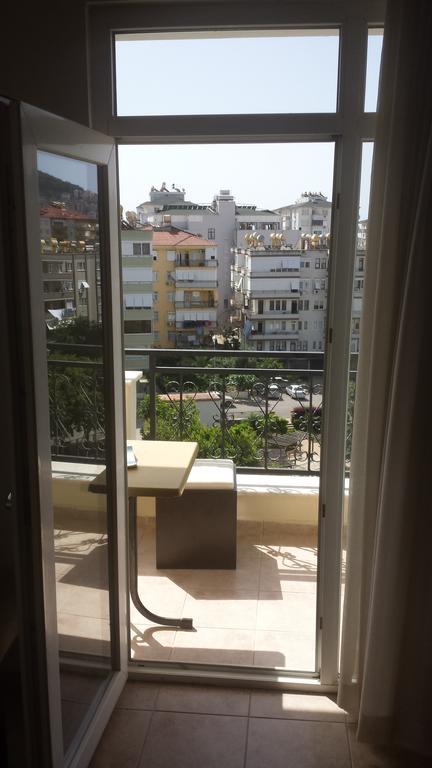 Cleo Park Apartment *