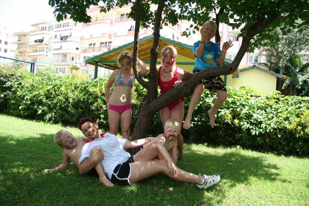 Elysee Garden Family