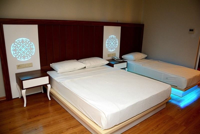 Hotel Holiday Park Resort 5*