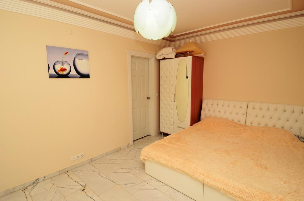 Kurt Saphir Apartment