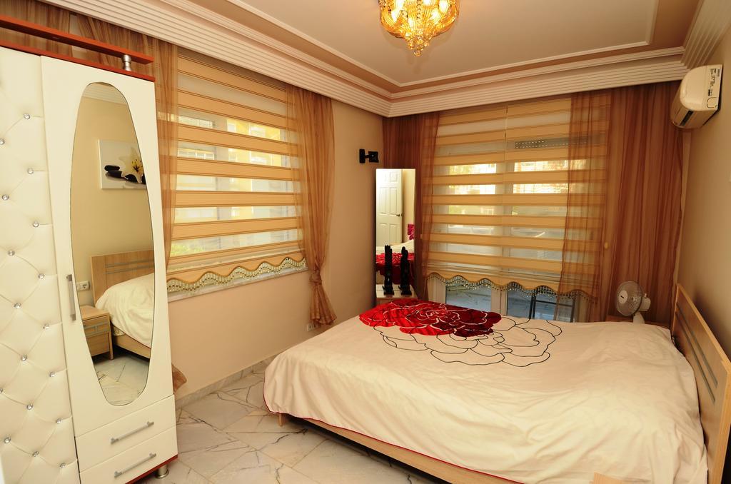 Kurt Saphir Apartment
