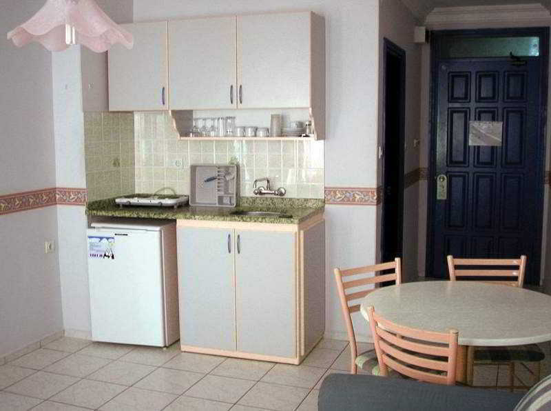 Lila Aparthotel 2*