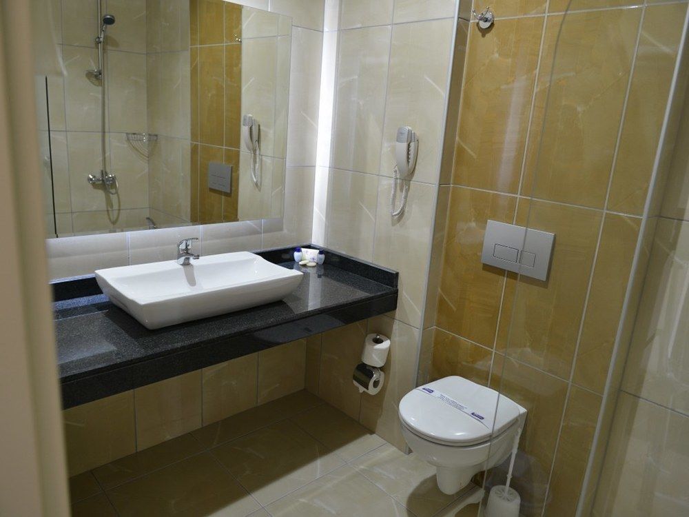 Asrin Hotel *