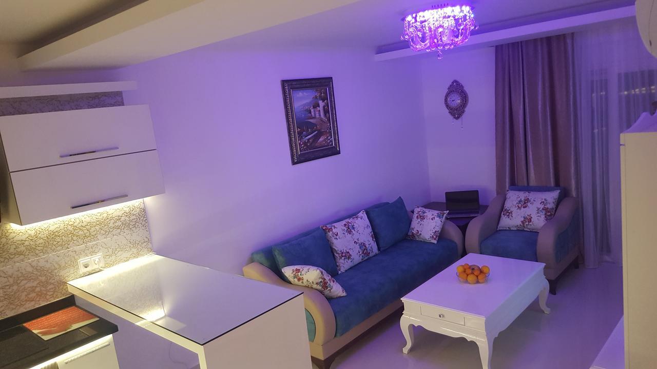 Apartment 20 Cleopatra