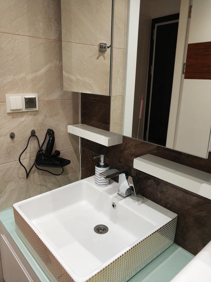 Apartment 20 Cleopatra Select