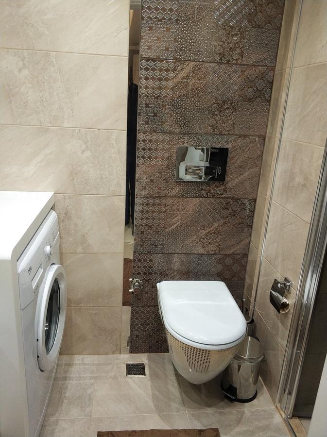 Apartment 20 Cleopatra Select *