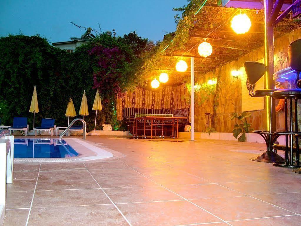 Odeon Apart Hotel *