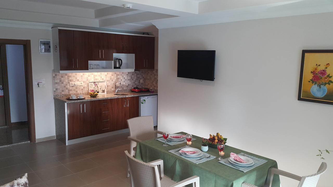 Aparthotel Midi̇ Family Sui̇Tes 3*
