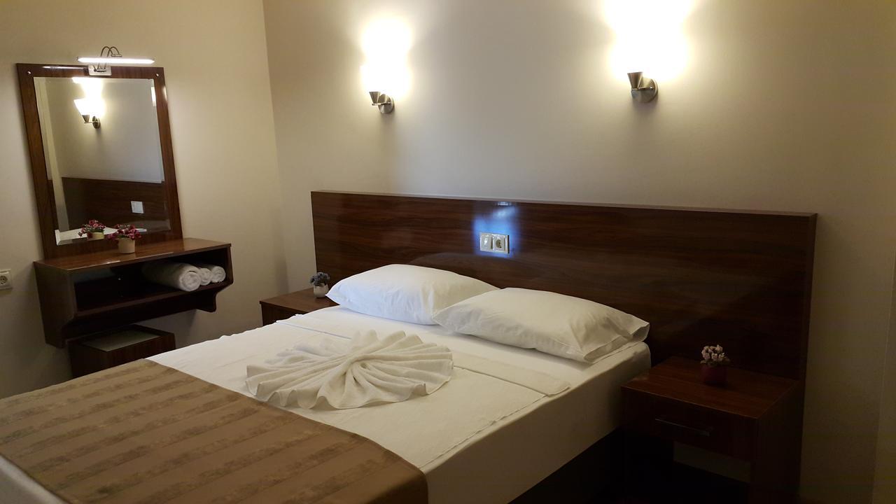 Aparthotel Midi̇ Family Sui̇Tes