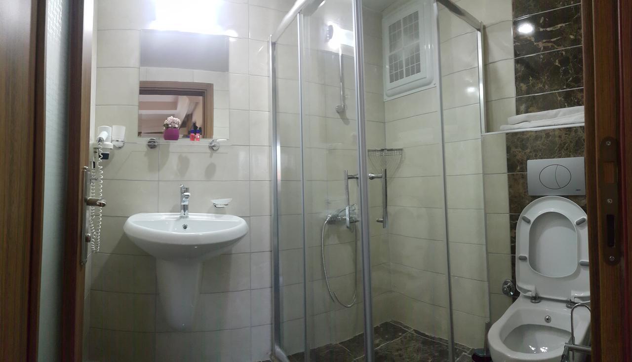 Aparthotel Midi̇ Family Sui̇Tes 3*