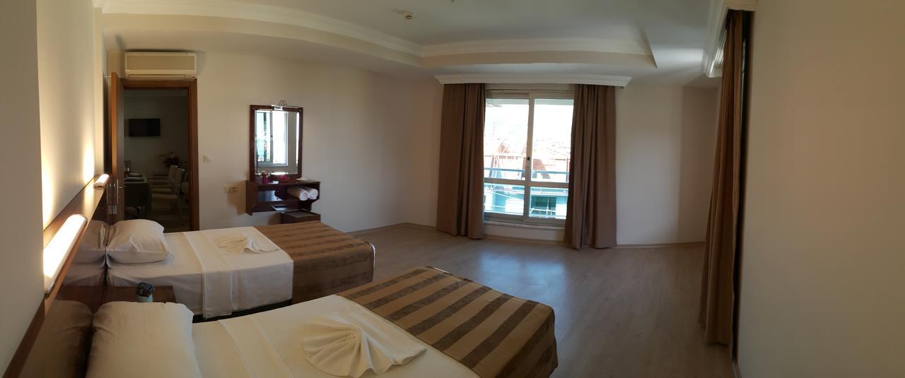 Aparthotel Midi̇ Family Sui̇Tes 3*