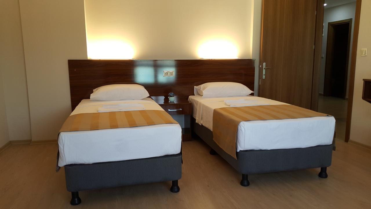 Aparthotel Midi̇ Family Sui̇tes 3*
