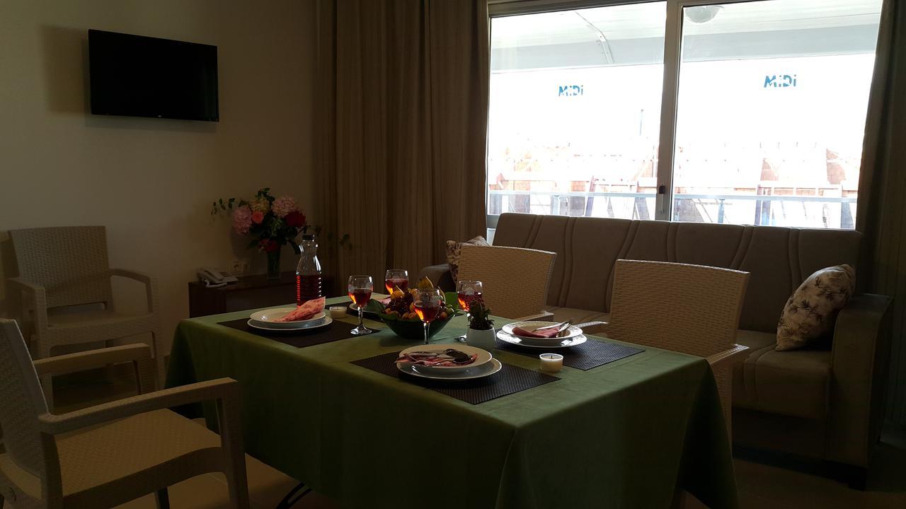 Midi̇ Family Sui̇Tes Aparthotel