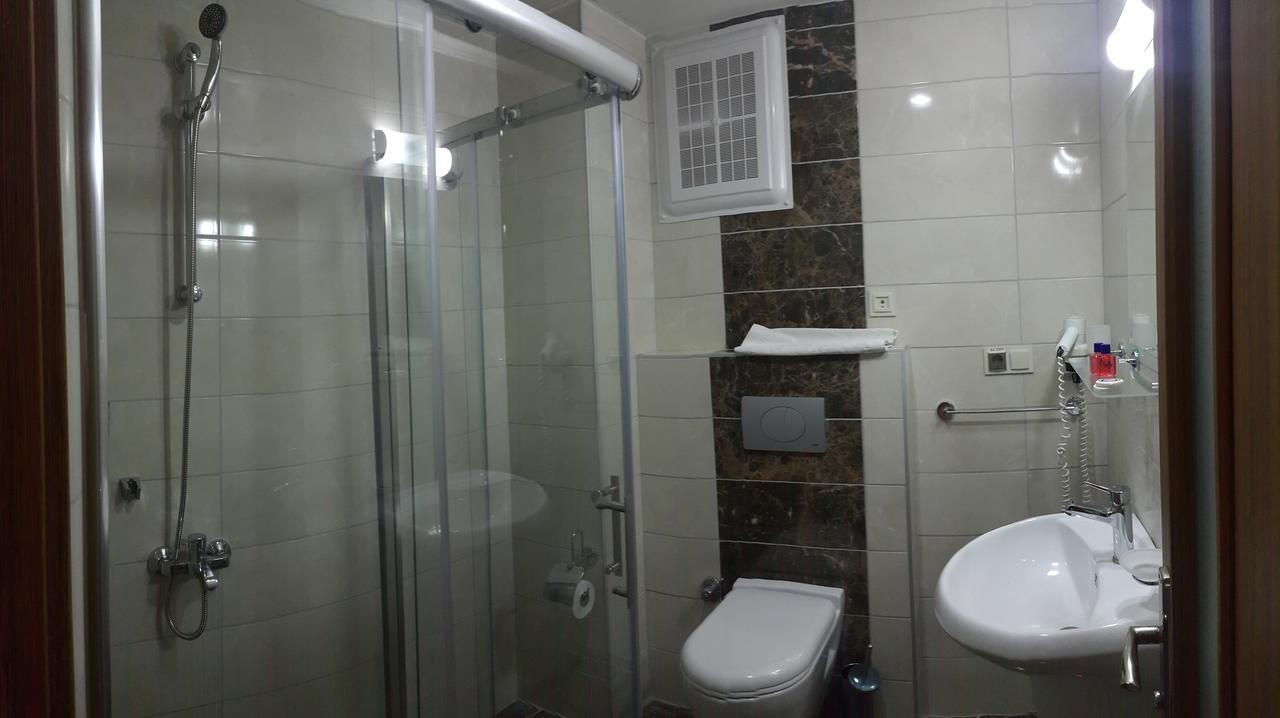 Aparthotel Midi̇ Family Sui̇Tes