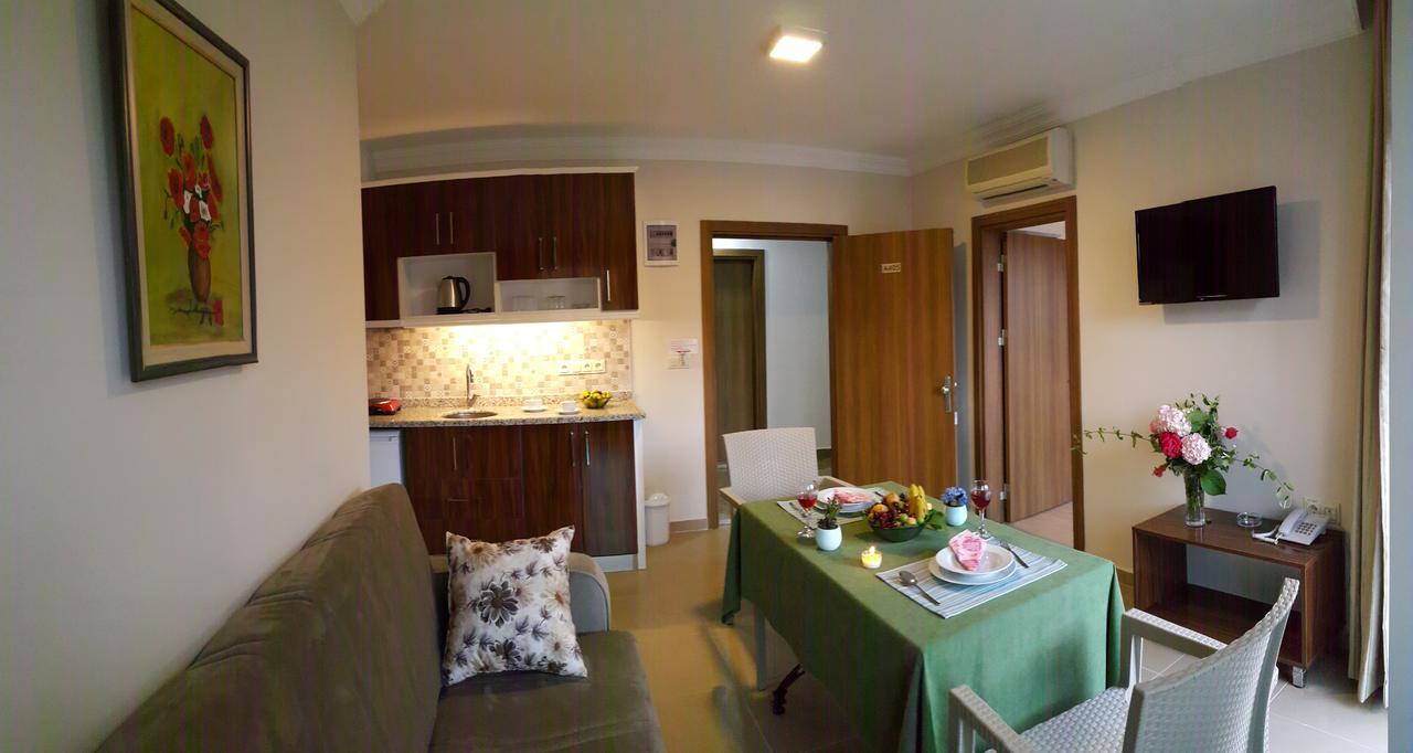 Aparthotel Midi̇ Family Sui̇Tes 3*