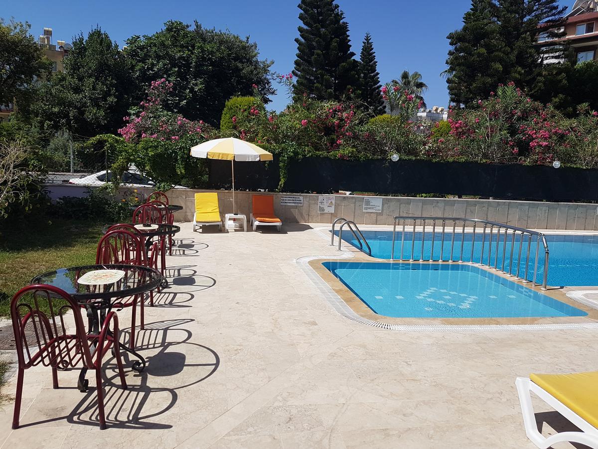 Lila Aparthotel 2*