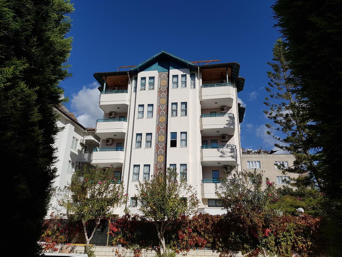 Aparthotel Lila 2*