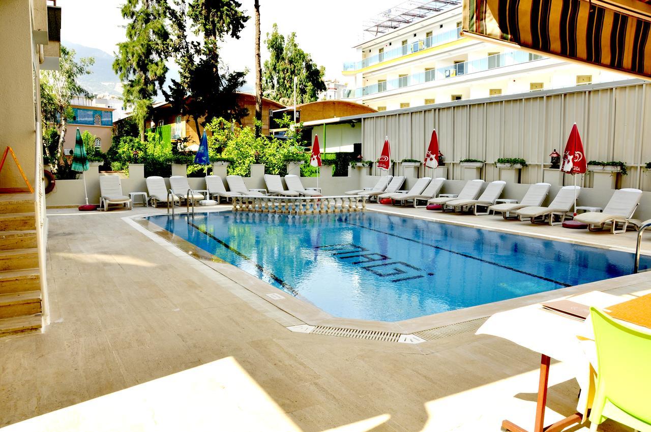 Aparthotel Magi 2*