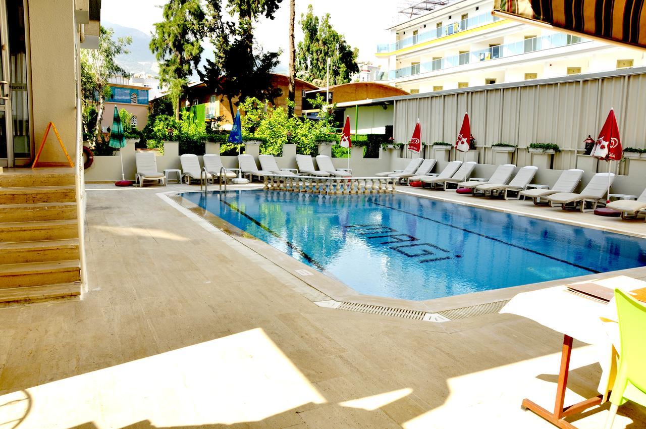 Aparthotel Magi 2*