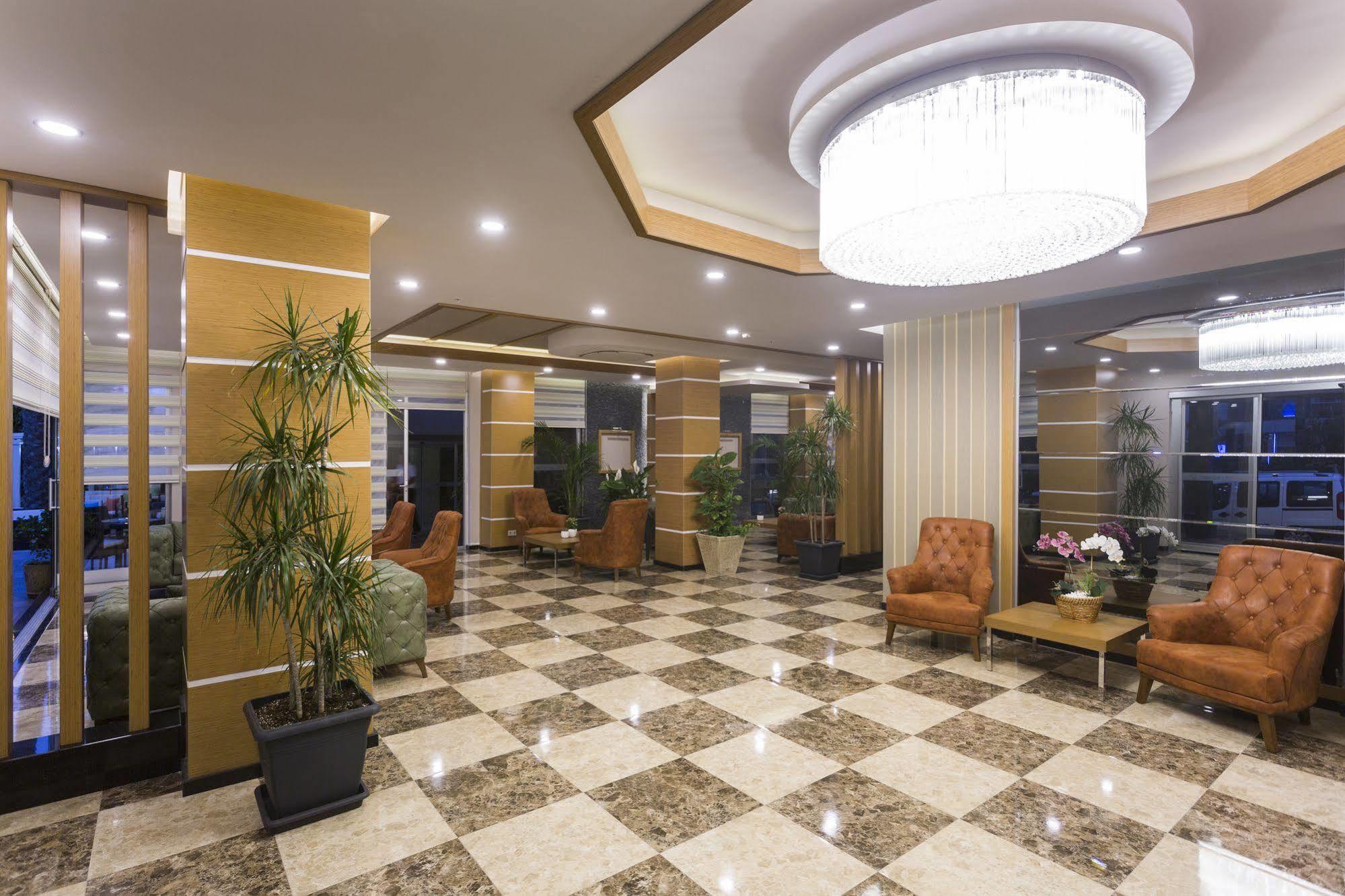 Lonicera Hotel 3*