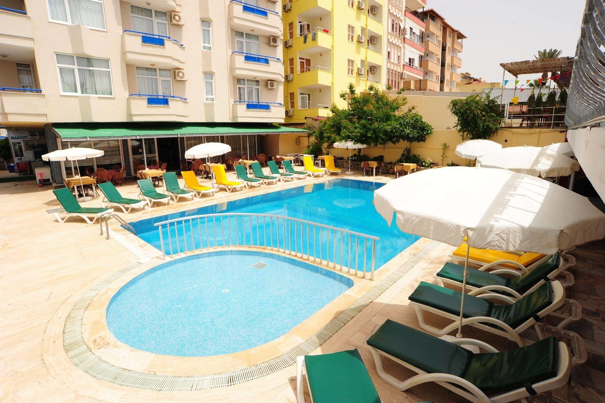 Hotel Monart Luna Playa 2*