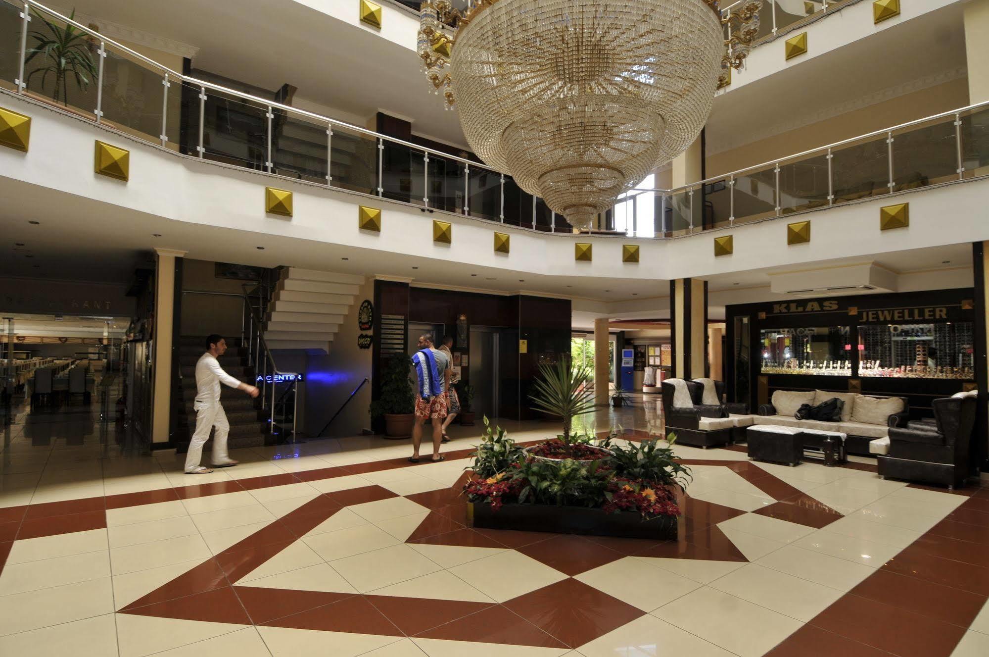 First Class Resort