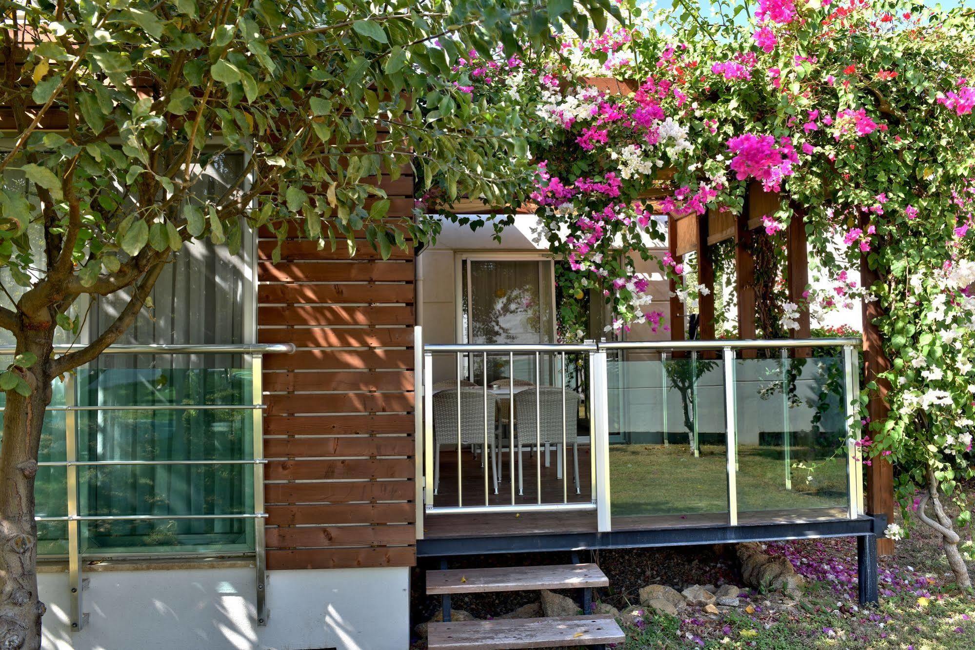 Garden Aparthotel 2*