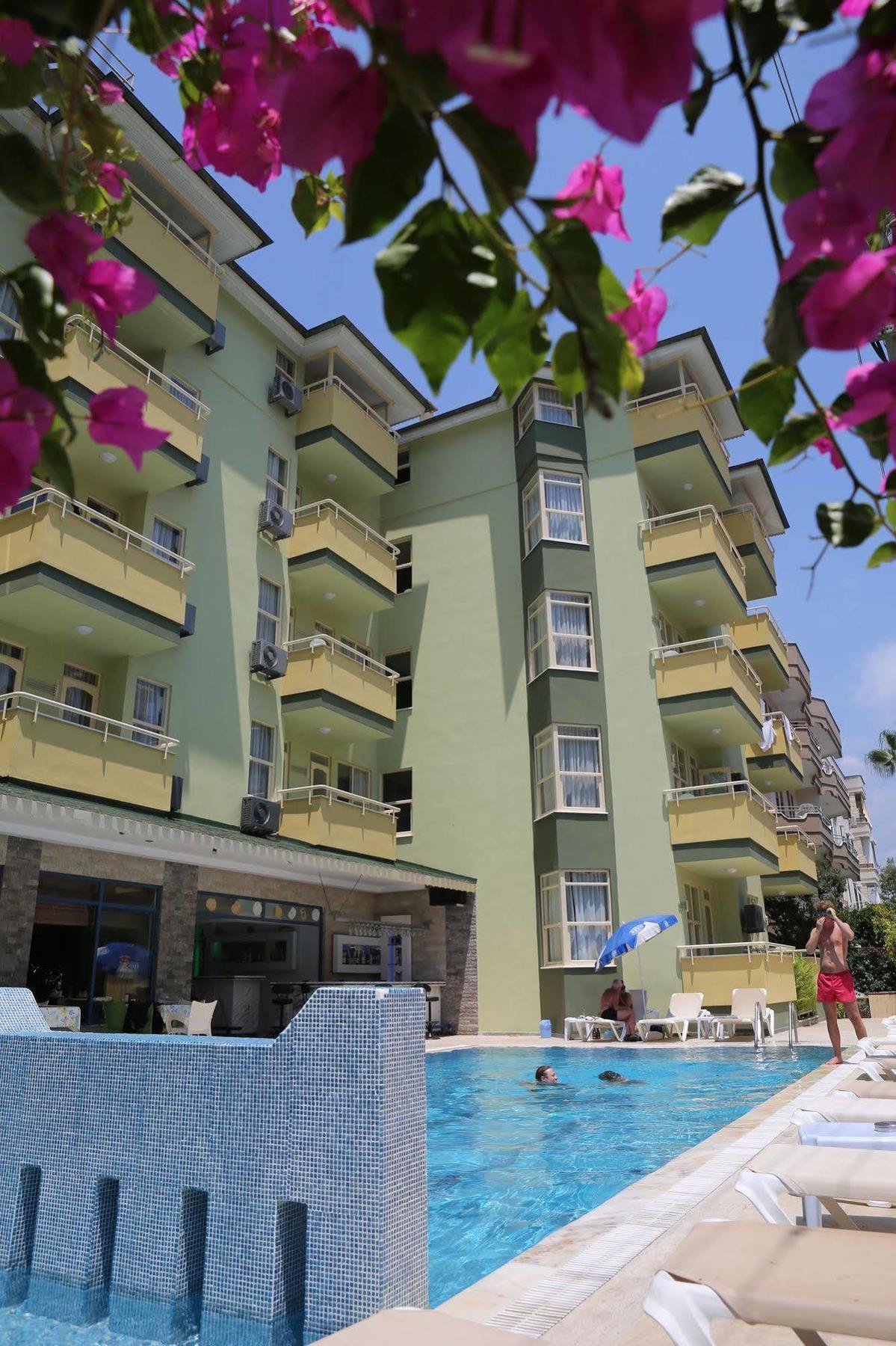 Almera Park Aparthotel